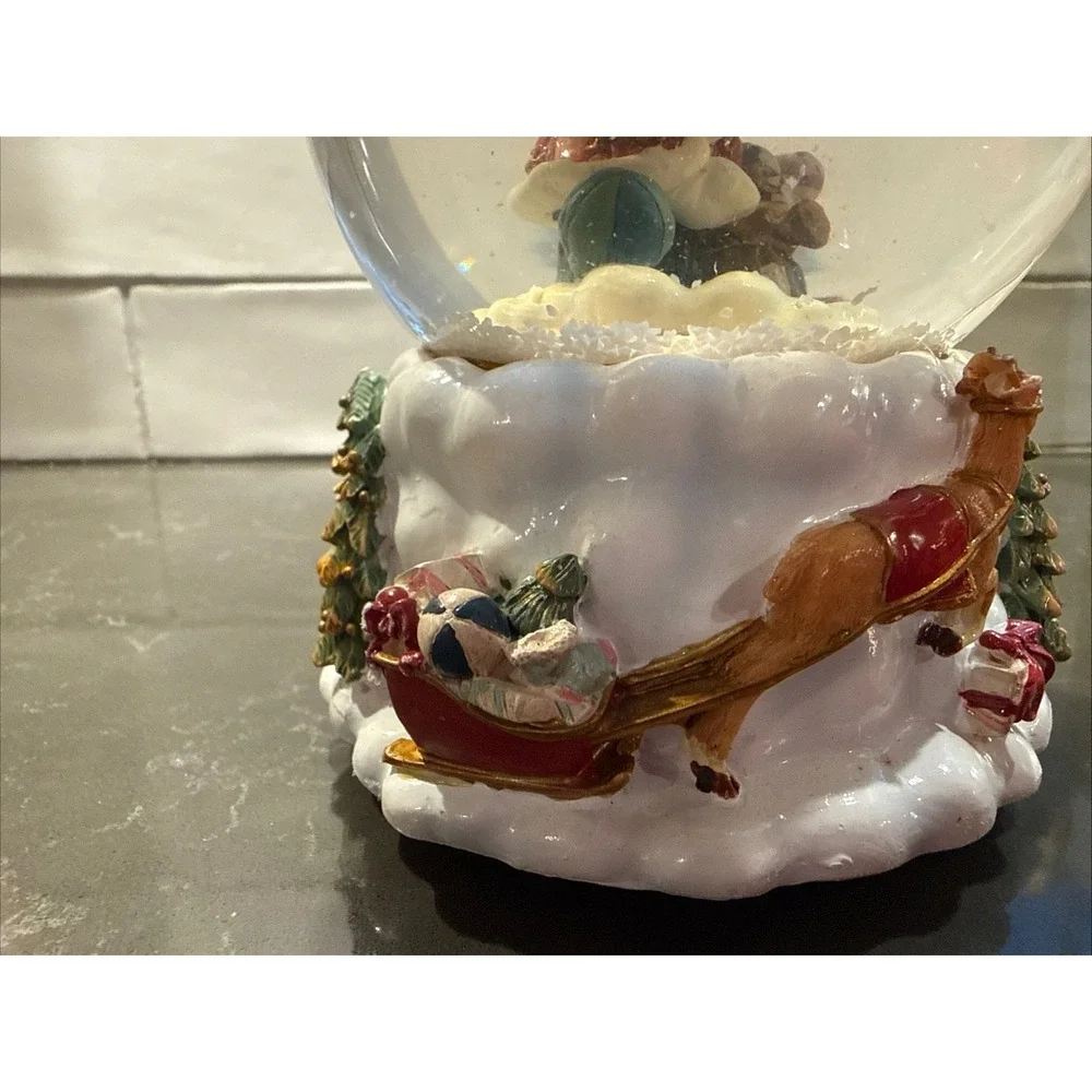 Santa Snow Globe Musical -